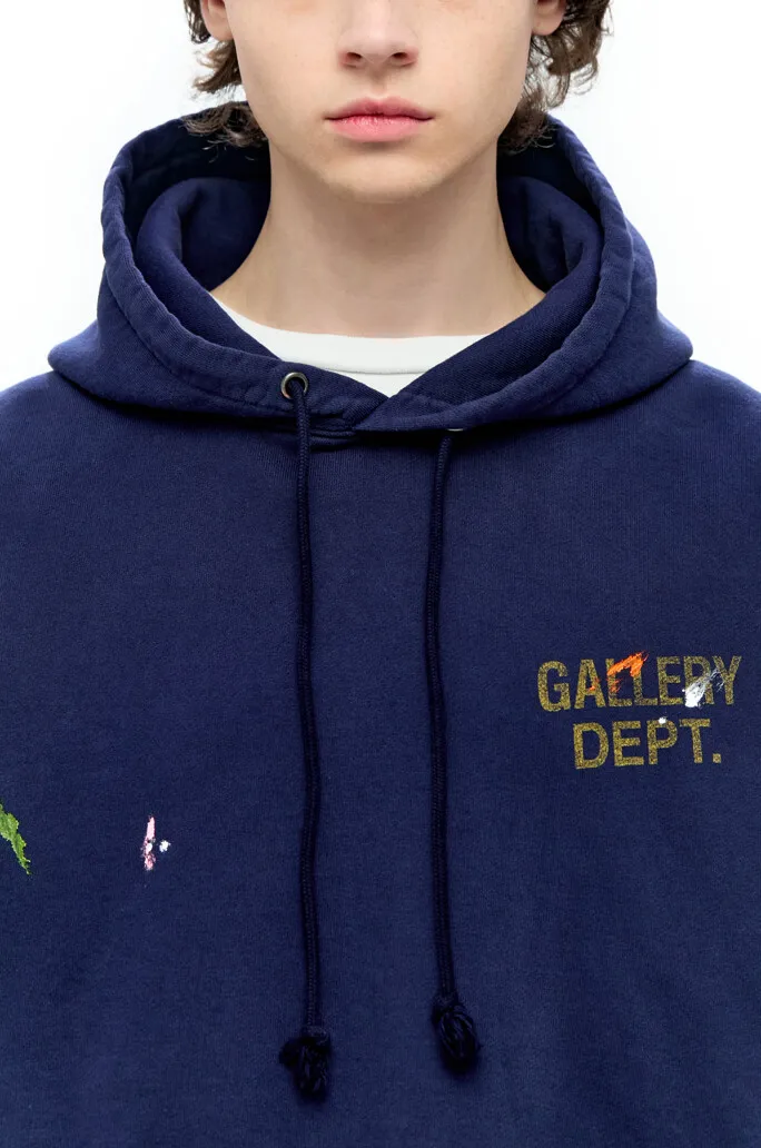 GALLERY DEPT. PAINT LOGO HOODIE/Vintage Navy Purple English graffiti distressed hoodie Purple S-XL Front panel GD ENGLISH logo Enlarged back logo Ready-to-wear belt printed with wash and distressed Made with faded distressed texture There is "Art on Display" pattern patch on the cuffs All painted by old craftsmen with splashes of ink Original mold opening Fabric custom woven and dyed Perfect reproduction of the correct version